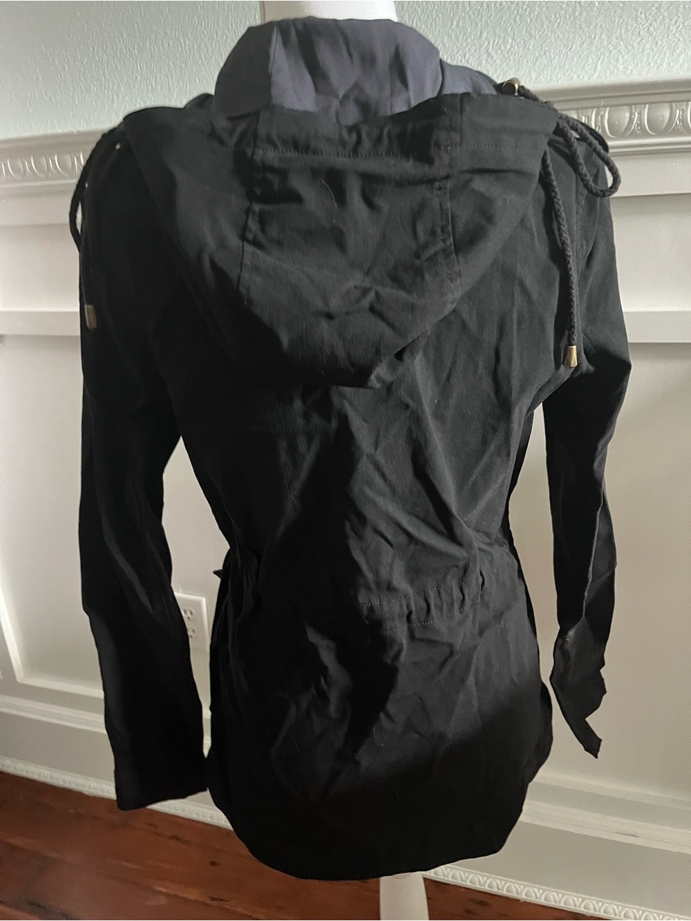 Black Hooded Cinch-Waist Utility Jacket - Picture 4 of 12